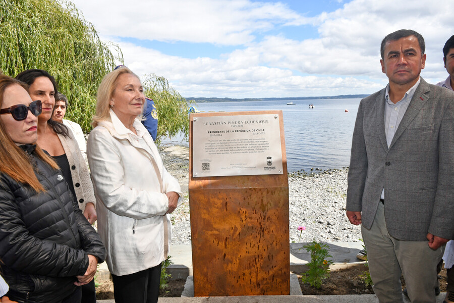 Con misa y placa conmemorativa en Lago Ranco: Familia y cercanos recuerdan a expresidente Piñera a dos años de su muerte