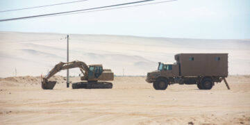 Retro excavadoras en la frontera Chile-Peru