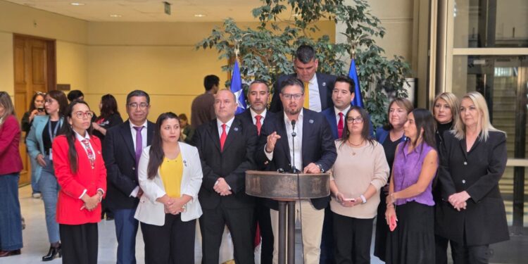 PDG propone impuesto específico a minería y aerolíneas para paliar alza de los combustibles