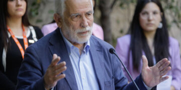 No descartan una acusación constitucional contra exministro Montes tras irregularidades en Plan de Emergencia Habitacional